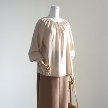 주름 포인트 볼륨 블라우스