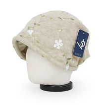 베이직엠 여성 겨울모자 반다나 두건 비니 울 하얀 꽃자수