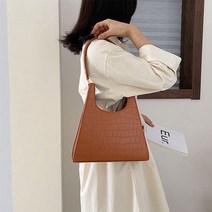 글램디브 여성가방 캠퍼스룩 오피스룩 스퀘어 데일리백 레티 패턴 숄더백 A2235
