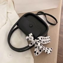올해 유행하는 크라우드소싱녀 트렌드 패션 인플루언서 크로스백 고급스러운 멀티 토트백