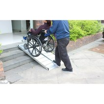 휠체어경사로 미끄럼 방지 계단 장애인 접이식 휴대용 턱단자 이동식 문턱 진입판 등반 패드, 길이 152 너비 75cm 접이식