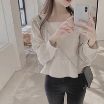 스퀘어넥 클래식 페플럼 크림색 블라우스 결혼식 코디