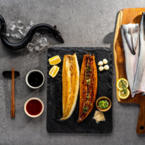 청춘장어 고창에서 복분자 먹인 프리미엄 자포니카 민물장어 1kg, 1kg / 손질 후 700g, 1개