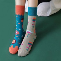 언밸런스 짝짝이 양말 칼라 유니크 삭스 페인트 플라워 블루 꽃무늬 연예인 코디