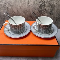 우아한 스타일 케이터링 뼈 중국 컵 멀티 스타일 간단한 세라믹 커피 컵과 패턴 세트 2 세트 상자가있는 접시, 10, 10