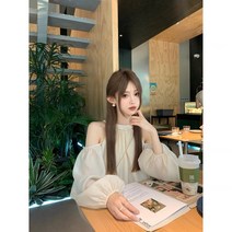 나른하고 느슨한 오프숄더 원피스