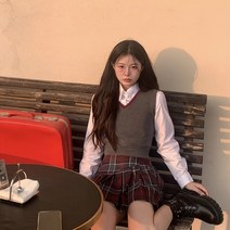블랙 치마 코디 멘헤라 출근 유니크 영국 교복 스타일 프레피룩 치마 셋업 스웨터 한소희 클래식 꽈배기