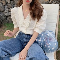 모노위크 아가트 셔링 퍼프소매 모티브 빅카라 반팔 크롭블라우스