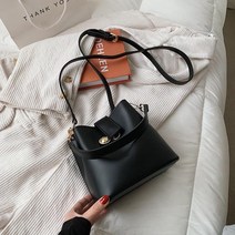 Net Red Western Qi Bag 2021 인기있는 New Tide Fashion Western Cingewers Bags 교섭 배럴 숄더백