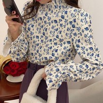 [랜덤플레이] 터틀 넥 주름 플라워 블라우스