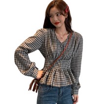 데이홀릭 체크무늬 V넥 단추 블라우스