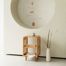 메이 라탄 사이드 테이블, 없음