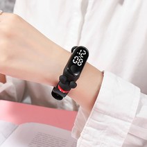 2022 만화 장식 LED 디스플레이가있는 새로운 방수 디지털 시계 어린이를위한 간단한 손목 밴드 선물