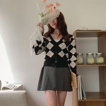 디어썸띵 미니 아가일 다이아 브이넥 니트가디건