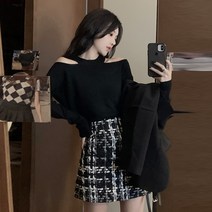 오픈숄더니트 블랙 여성의류 가을 겨울스웨터 디자인감각 보이핏 볼륨 이너 티 2931966232
