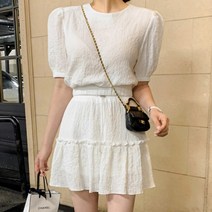 나인포시즌 엠보싱 크롭 블라우스 프릴 스트링 미니 스커트 투피스 세트