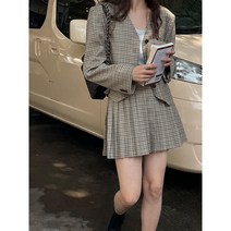 원파 블루팝스 봄 2022 체크 롱 슬리브 브이넥 수트 재킷녀와 체크 스커트녀