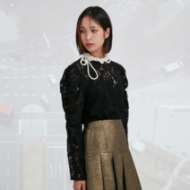 랩 레이스 자가드 소매 셔링 블라우스 AL4WBA62