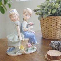 테이블 소품 수줍은 소년소녀 인형 책상장식 호텔 실내장식 실내인테리어용품 장식장 강남소품 데코 진열대