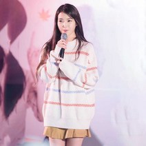 아이유 IU iu 이지은 미디엄 루즈핏 반폴라 스트라이프 단락무지개 레인보우 풀오버 도톰니트