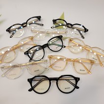 안경원에서 판매하는 투명 반투명 검정 뿔테 모음