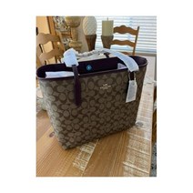 정품 코치 5696 시티 토트 인 시그니처 캔버스 카키보이젠베리