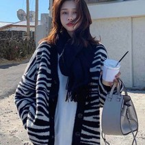 여성 봄가을 브이넥 지브라 니트 루즈핏 가디건 MMA