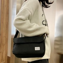 스트릿패션 예쁜 크로스백 경량 가벼운 간편한 깔끔한 블랙 학생 가방 남여 심플한