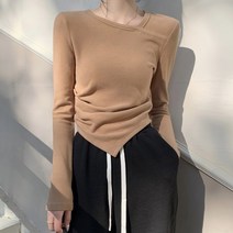 [랜덤플레이] 언발넥 유니크 옆구리 셔링 슬림핏 티셔츠