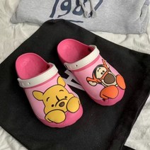 디즈니 여름 푸우 베어 슬리퍼 부드러운 바닥 미끄럼방지 귀여운 비치 신발 외부 패션 디자인 샌들 플랫 슈즈