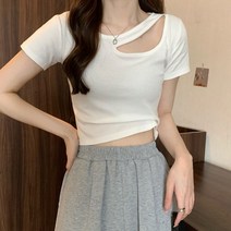 [랜덤플레이] 숄더 트임 크롭 스트릿 반팔티