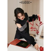kuose 쿠오세 오프 숄더 페이크 투피스 스웨터 여성 2023 봄 신작 블랙 디자인 센스 니치 니트 탑