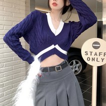 [랜덤플레이] 캠퍼스룩 브이넥 크롭 꽈배기 배색 니트
