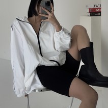 [제이앤로제] 레터링 오버핏 윈드 브레이커 (봄 가을 간절기 루즈핏 박시 바람막이 점퍼 스트링 포켓 배색 지퍼 메쉬 안감 애슬레저 룩 스포츠 웨어 피트니스 헬스 조깅 빅사이즈)