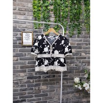 플라워 레이스 콩단추 블라우스