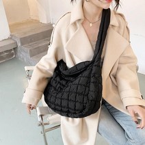 법대로사랑하라 이세영 가방 하프문백 격자 패턴 숄더 패딩 퀼트 쇼퍼 백
