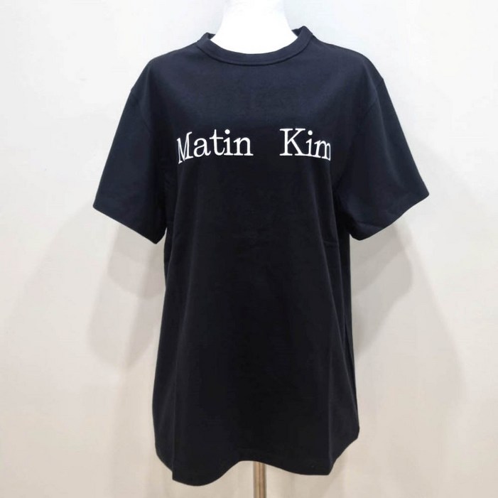 마뗑킴 MATIN KIM 로고 탑 티셔츠 루즈핏 박스티 BLACK MK2400TS042MBB 마뗑킴 MATIN KIM 로고 탑 티셔츠 루즈핏 박스티 BLACK MK2400TS042MBB