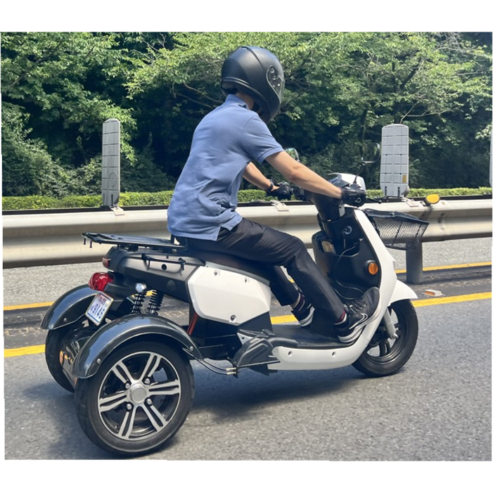 KR 모터스 이스코트리삼륜 환경부 보조금차량 전기스쿠터 V6 브이식스 전기 오토바이 KR 모터스 이스코트리삼륜 환경부 보조금차량 전기스쿠터 V6 브이식스 전기 오토바이