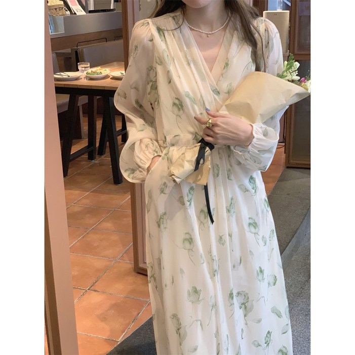 컨피어 브이넥 쉬폰 원피스 22차재입고