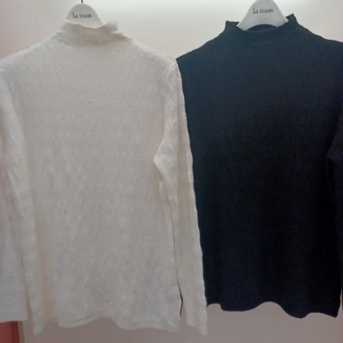 라티움 Destijl HC06 부드럽고 신축성 좋은 영문 엠보싱 뚝떨어지는 반목폴라 니트티 D2533sw07 41511979 422823