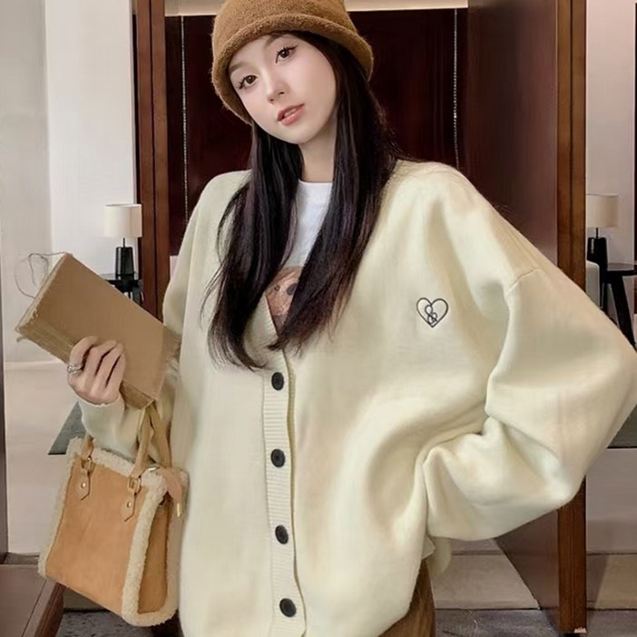 Rakumin 여성  브이넥 루즈핏 하트자수 니트가디건