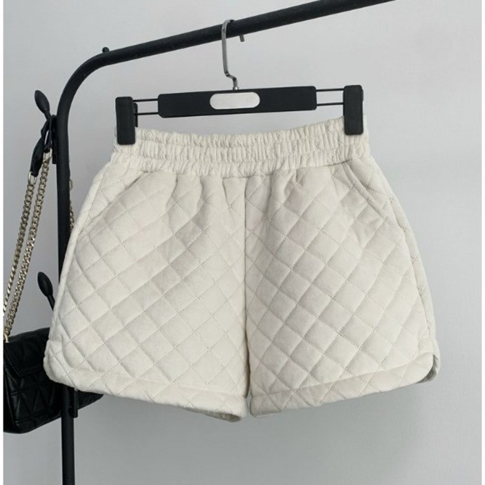[토바] 여성 겨울 벨벳 패딩반바지 퀼팅 밴딩 숏팬츠 홈웨어 데일리룩 TVC107