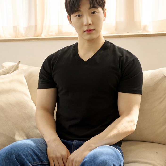 핵쿨남 남성용 어깨 넓어보이는 머슬핏 브이넥 반팔 티셔츠 핵쿨남 남성용 어깨 넓어보이는 머슬핏 브이넥 반팔 티셔츠