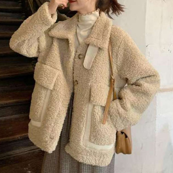 파라다이소 여성용 겨울 버튼 포인트 무스탕 느낌의 양털자켓