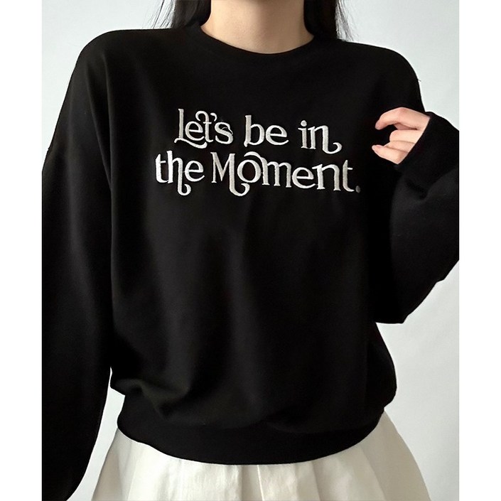 여성 봄 가을 간절기 렛츠 모먼트 레터링 자수 라운드 맨투맨