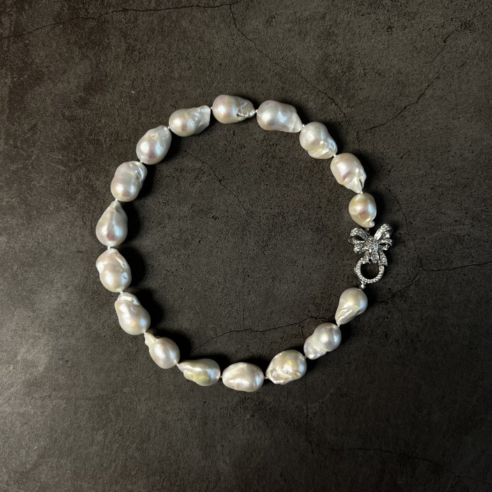 아기자기 바로크 진주 목걸이 Bowtie Baroque Pearl Necklace Silver 925