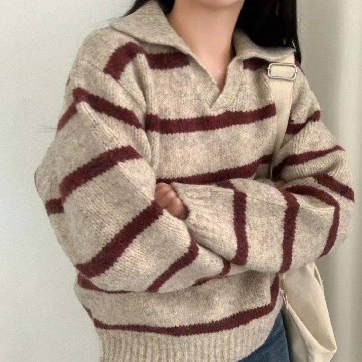 품질 좋고 가심비 뛰어난 오픈카라 데일리 스트라이프 클래식 니트 유행을 타지 않고 어떤 하의에도 매칭이 잘 되어 데일리로 입기 좋아요