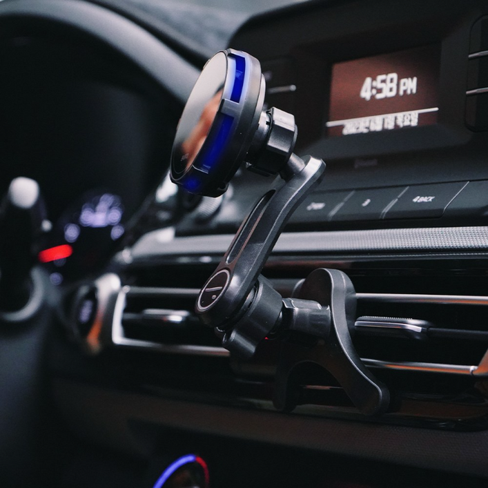 바우아토 슈퍼쿨 차량용 쿨링 맥세이프 15W 고속 무선충전 거치대, 혼합색상, D-B-01911