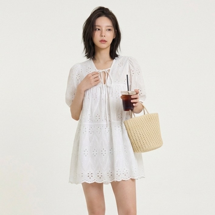 오브나인 홀로우 아웃 펀칭 레이스 반팔 미니 원피스 1color델로나