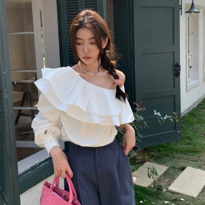 원오프숄더 이중프릴 블라우스  핀턱 러블리 페미닌룩 화이트딥퍼플